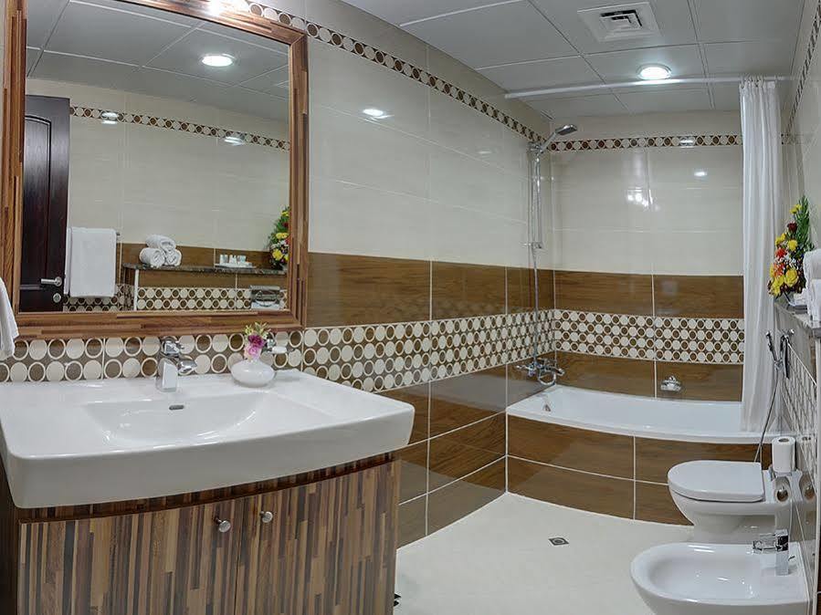Deira Suites Deluxe Hotel Suites Dubai Exterior foto